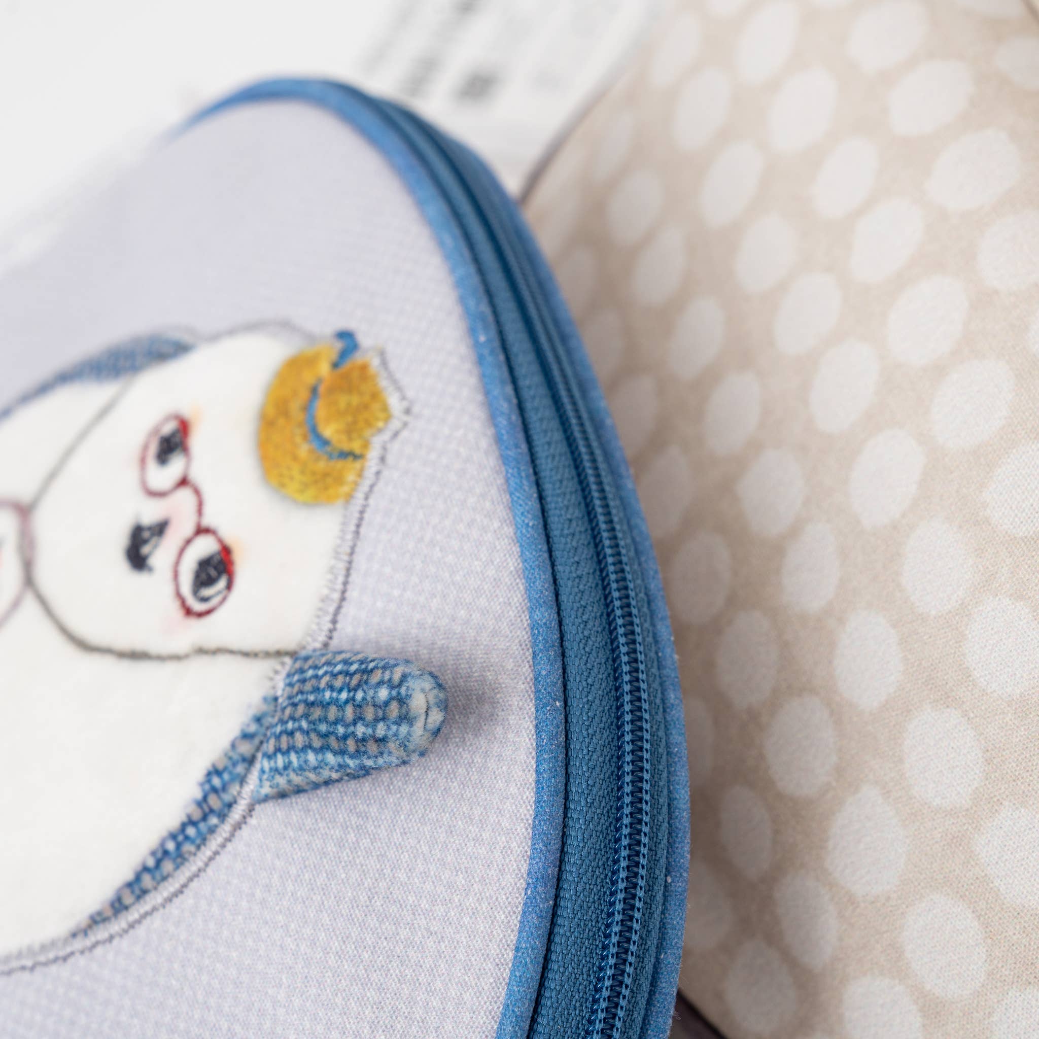 Kusuguru Shimapu Bird Embroidered Shell Pouch