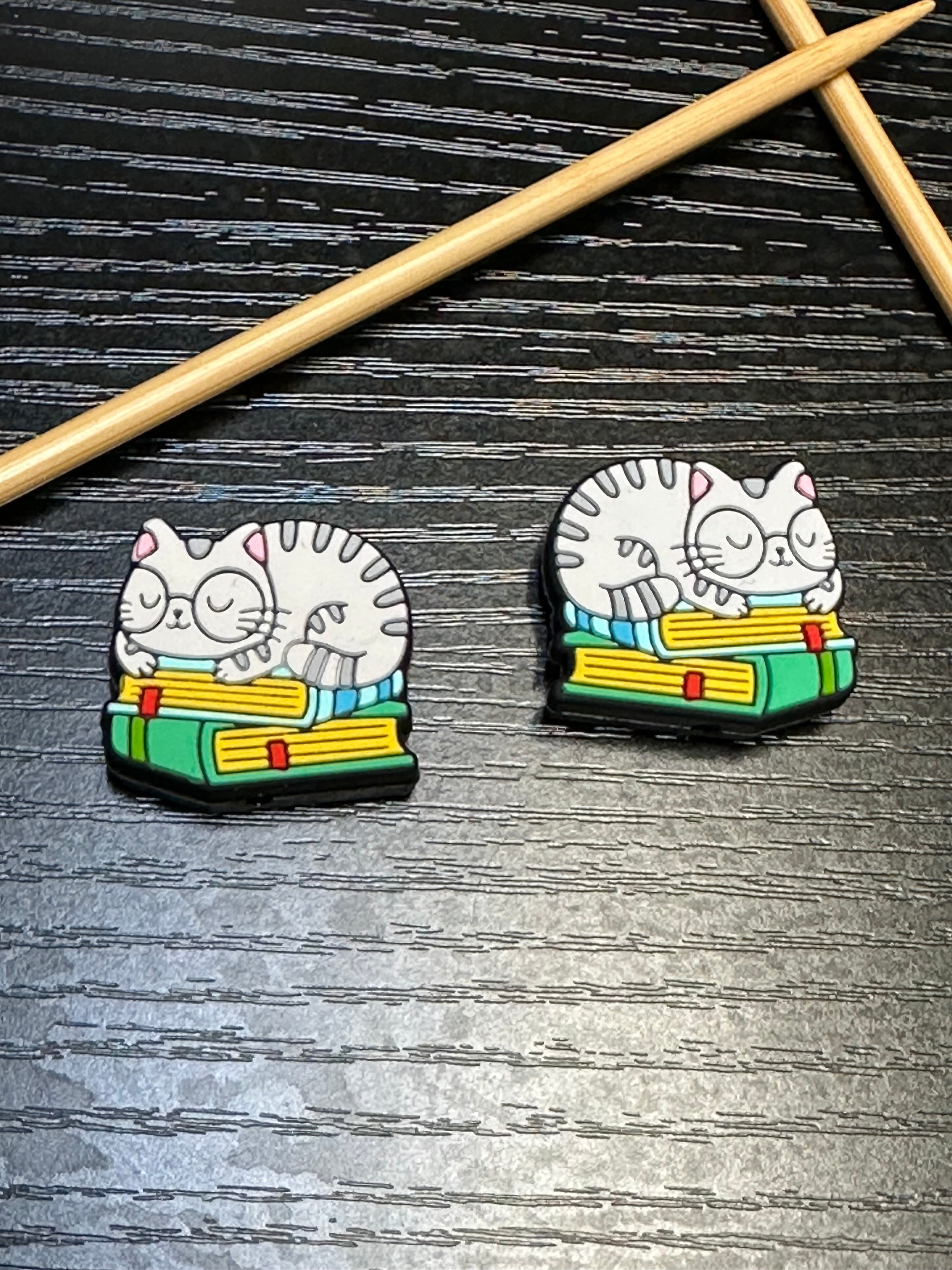 Book kitty cat Stitch Stoppers