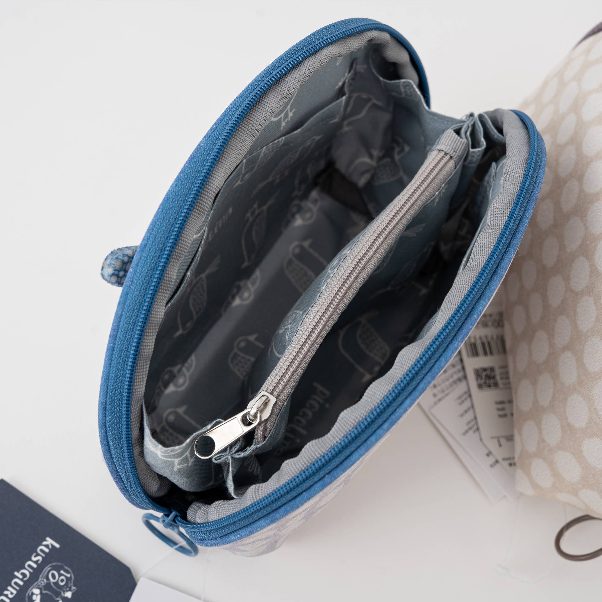 Kusuguru Shimapu Bird Embroidered Shell Pouch