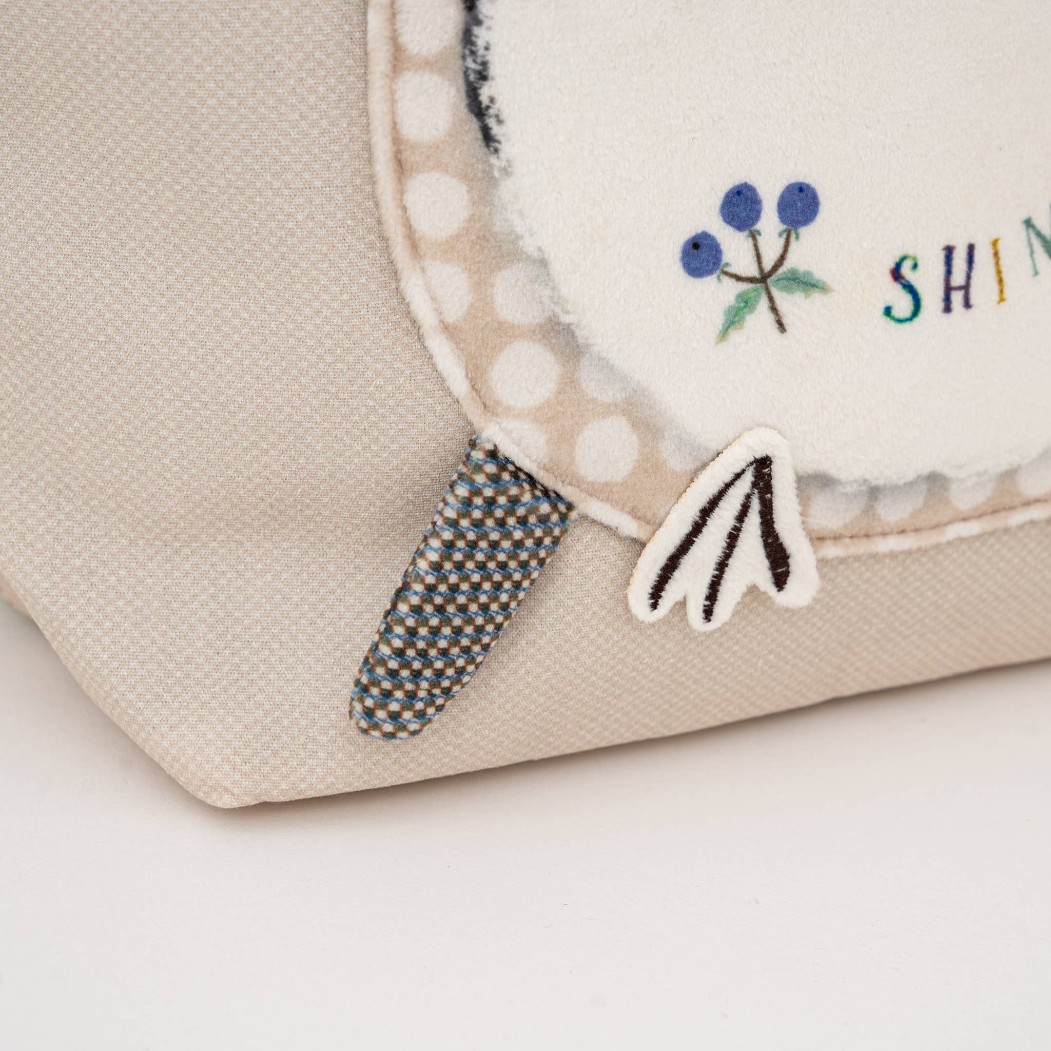 Kusuguru Shimapu Bird Embroidered Canvas Tote